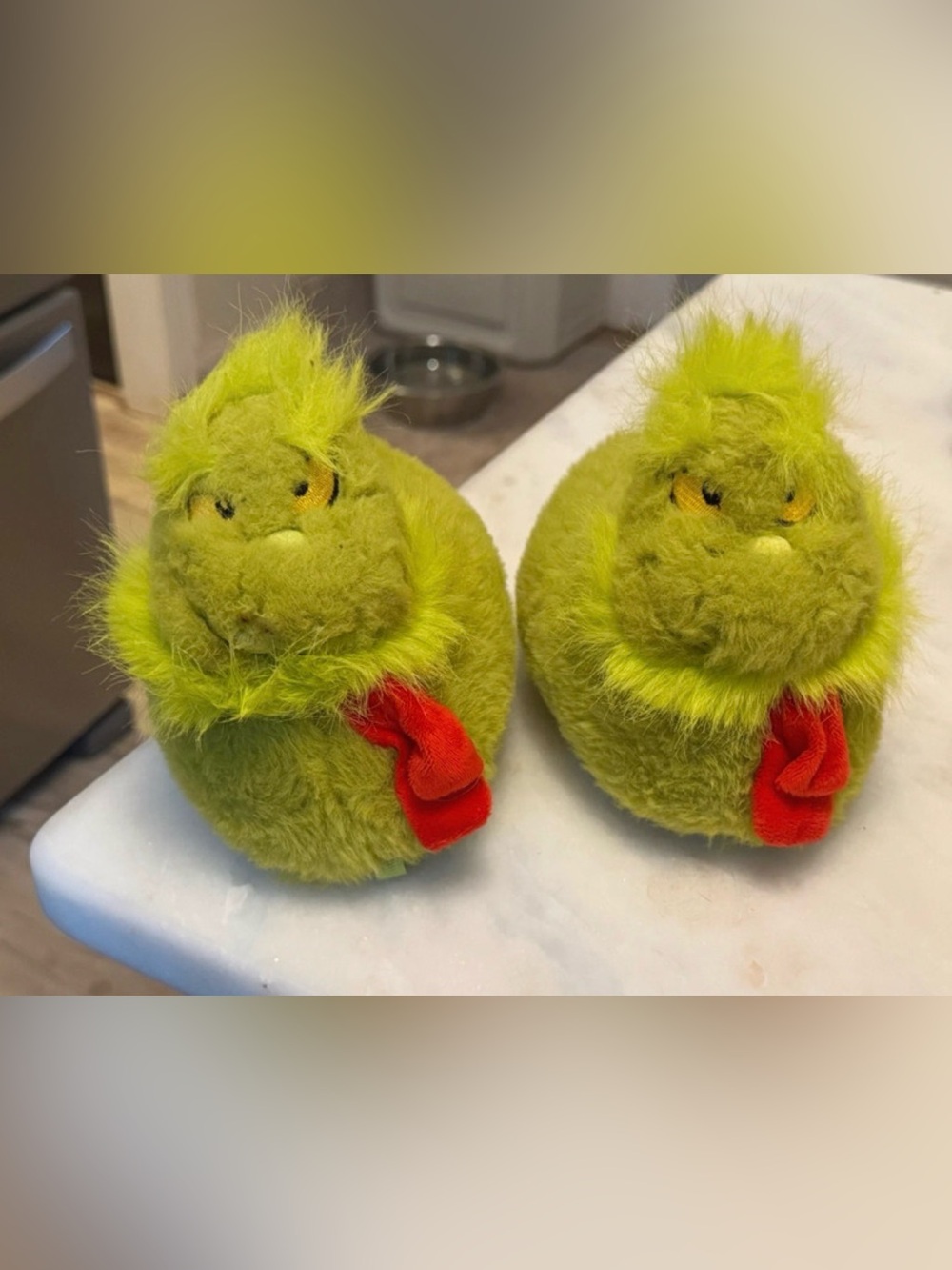 Like New Kids Grinch Slippers Used Once Size 7T-8T